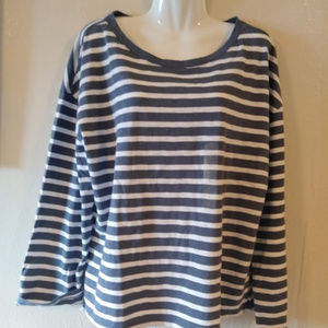 New  Gap Gorgeous  Long sleeve tshirt  size L